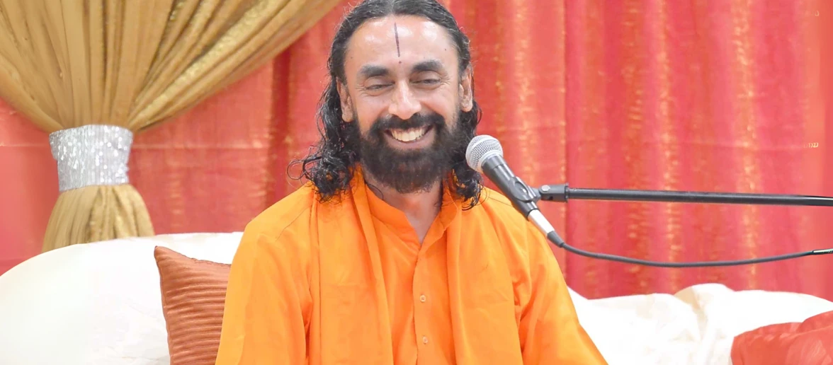 Swami Mukundananda, IIT and IIM alumnus turned global spiritual leader, delivering a corporate keynote on mind management and holistic wellness.