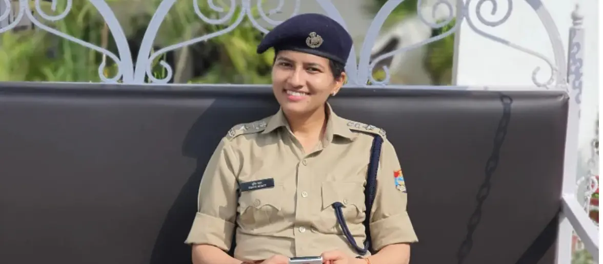 Tripti Bhatt Tripti Bhatt is an inspiring IPS officer who turned down 16 prestigious government job offers, including one from ISRO, to chase her dream of serving the nation
